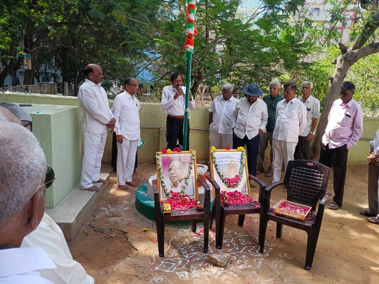 Mr. V. Yadaiah Garu wxplaining about historical background of Telangana.jpeg